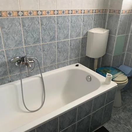 Apartment Gemuetliches & Geraeumiges Mit Balkon