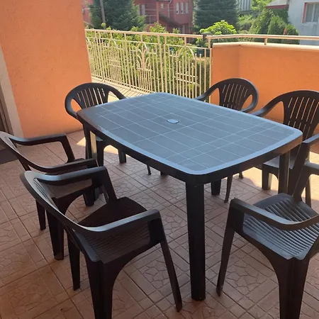 Gemuetliches & Geraeumiges Mit Balkon Apartment