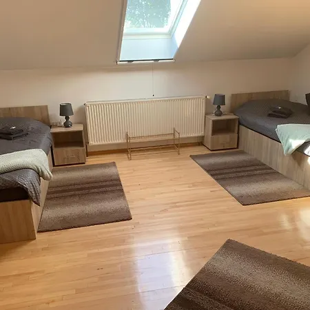 Gemuetliches & Geraeumiges Mit Balkon